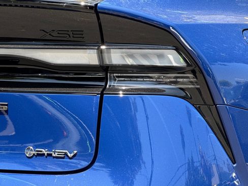New 2026 Toyota Prius Plug-In Hybrid FWD image 33