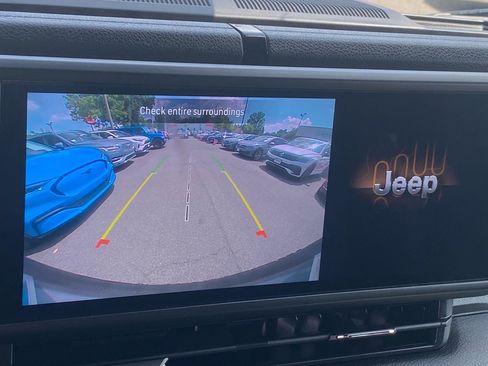 Used 2024 Jeep Wrangler Unlimited w/ Convenience Group image 17