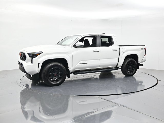 Used 2025 Toyota Tacoma TRD Sport AWD/4WD image 5