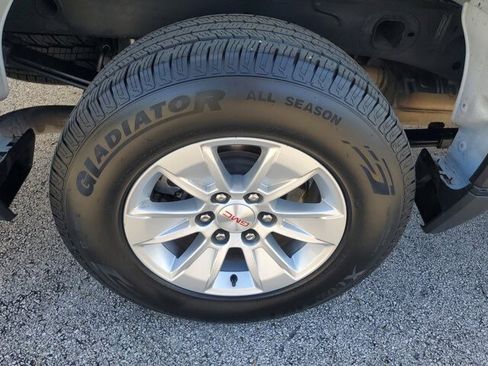 Used 2024 GMC Sierra 1500 SLE image 9
