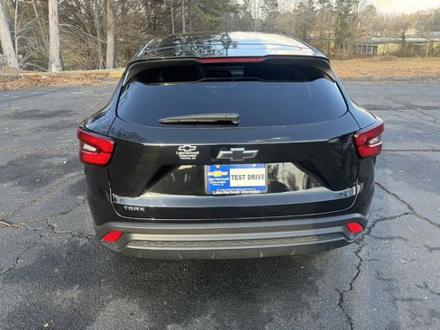 Certified 2025 Chevrolet Trax LS image 6