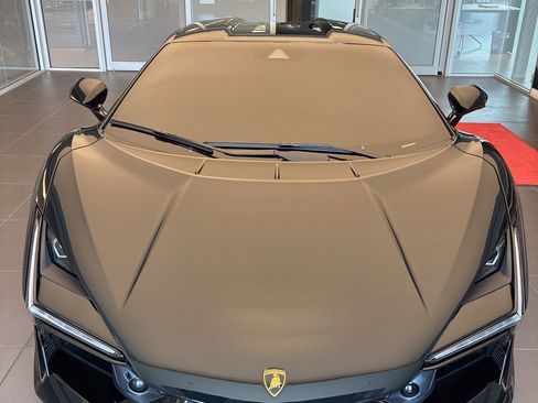 Used 2024 Lamborghini Revuelto AWD/4WD image 2
