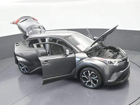 Used 2019 Toyota C-HR XLE FWD image 61