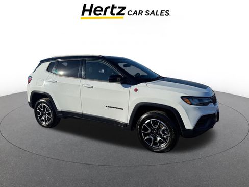 Used 2025 Jeep Compass Trailhawk image 1