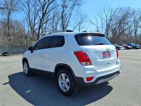 Used 2021 Chevrolet Trax LT w/ LT Convenience Package image 6