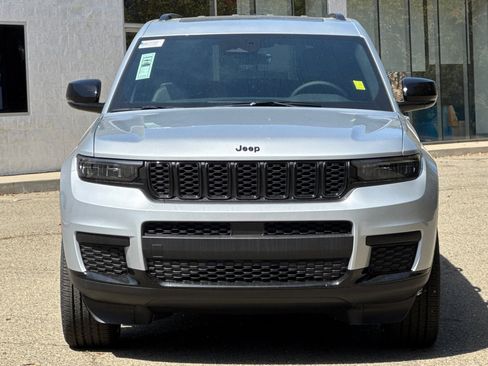 Certified 2025 Jeep Grand Cherokee L Altitude image 8