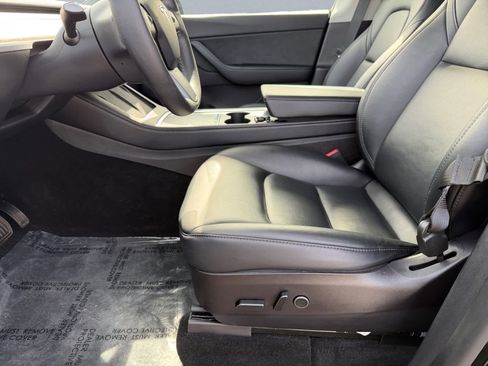 Used 2022 Tesla Model Y Long Range image 6