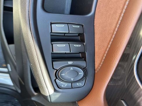 Used 2019 Chevrolet Traverse High Country image 18