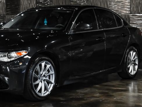 Used 2017 Alfa Romeo Giulia Sprint w/ Cold Weather Package image 8