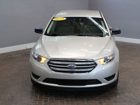 Used 2018 Ford Taurus SE image 20