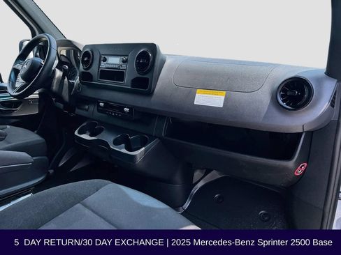 Used 2025 Mercedes-Benz Sprinter 2500 image 30