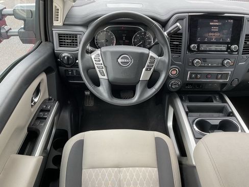 Used 2024 Nissan Titan SV w/ SV Convenience Package image 12