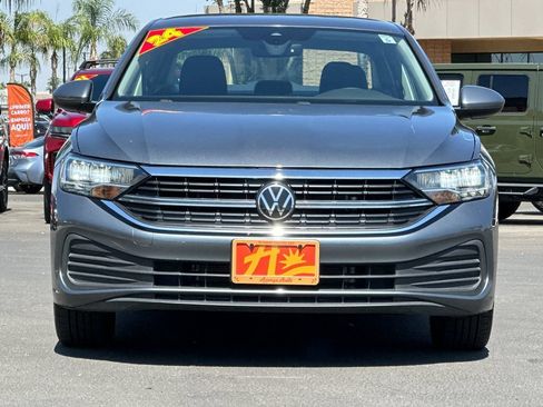 Used 2024 Volkswagen Jetta SE FWD image 8