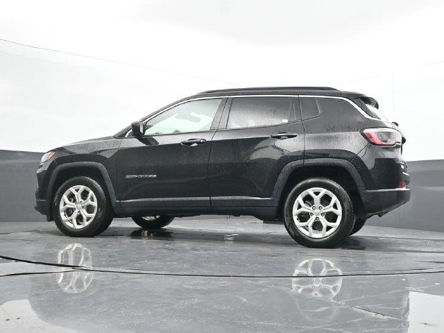 Used 2024 Jeep Compass Latitude AWD/4WD image 49