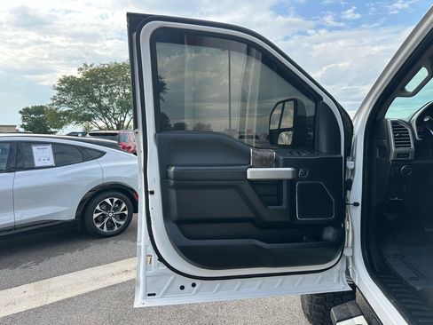 Used 2018 Ford F350 Lariat w/ Lariat Ultimate Package AWD/4WD image 11