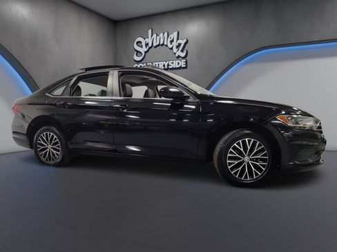 Used 2021 Volkswagen Jetta SE w/ SE Cold Weather Package image 3