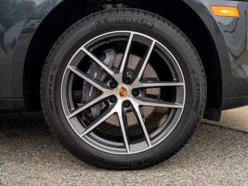 Certified 2025 Porsche Macan image 15