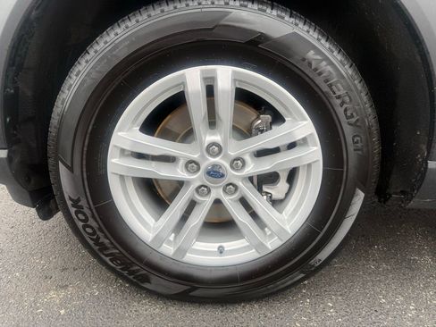 Used 2024 Ford Explorer XLT AWD/4WD image 9