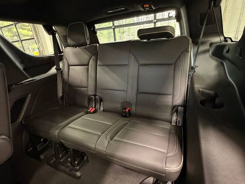 Used 2024 GMC Yukon SLT w/ SLT Premium Package AWD/4WD image 18