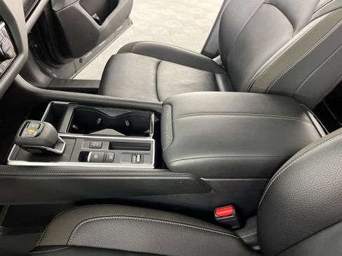 Used 2025 Nissan Pathfinder SL w/ SL Premium Package FWD image 30