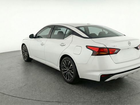 Used 2025 Nissan Altima 2.5 SV image 6