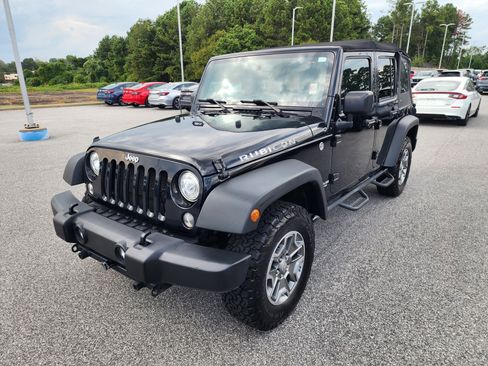 Used 2017 Jeep Wrangler Unlimited Rubicon w/ Cold Weather Group image 9
