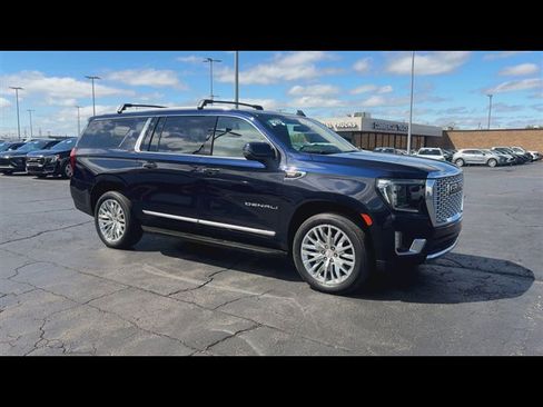 Used 2023 GMC Yukon XL Denali w/ Max Trailering Package AWD/4WD image 2