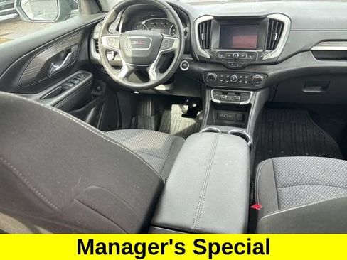 Used 2024 GMC Terrain SLE w/ Driver Convenience Package FWD image 38