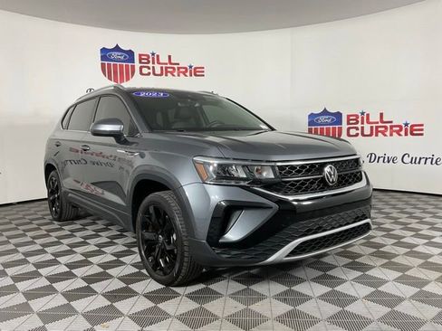 Used 2023 Volkswagen Taos SE image 1