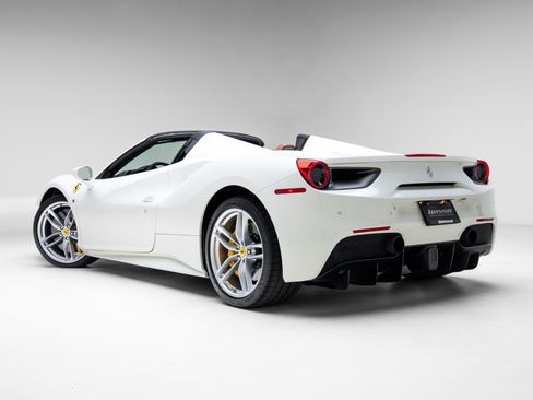 Used 2018 Ferrari 488 Spider image 63