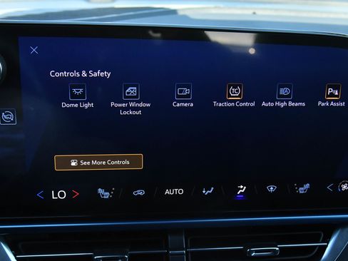 Used 2024 Chevrolet Equinox EV LT w/ LPO, Trailering Package image 31