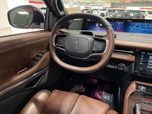 Used 2025 Lincoln Navigator L Reserve image 20