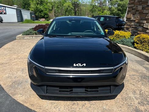 Used 2025 Kia K4 FWD image 2