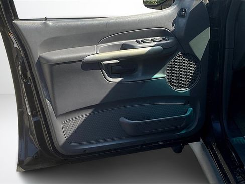 Used 2001 Ford Explorer Sport Trac 4x4 image 18