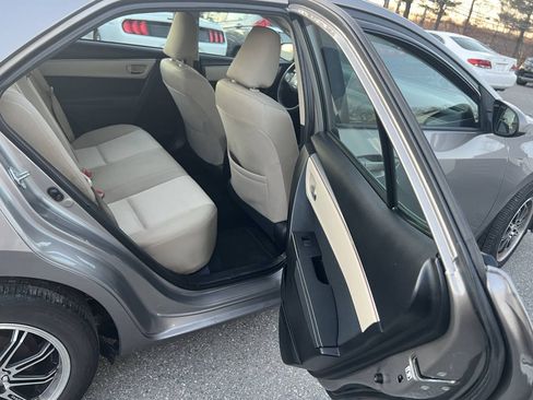 Used 2015 Toyota Corolla LE FWD image 12