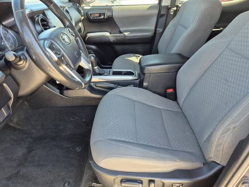 Used 2020 Toyota Tacoma SR5 image 16