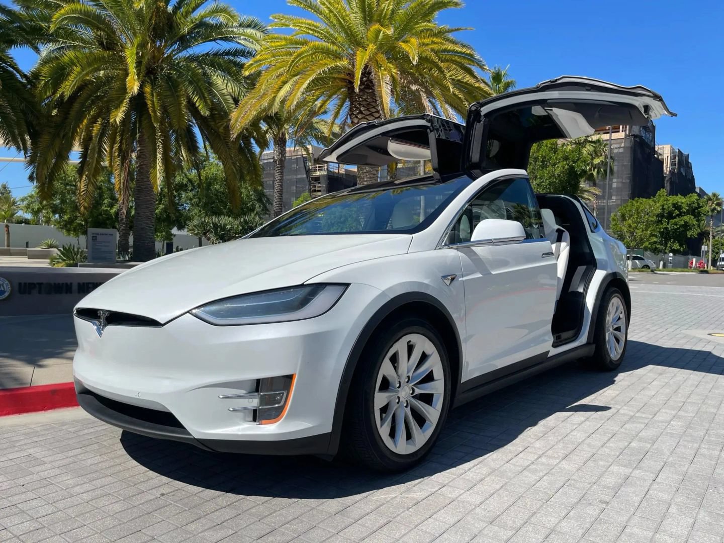 Used 2017 Tesla Model X 100D AWD/4WD image 2