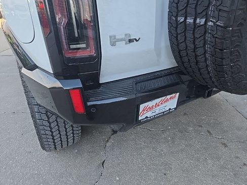 Used 2025 GMC Hummer EV 3X image 24