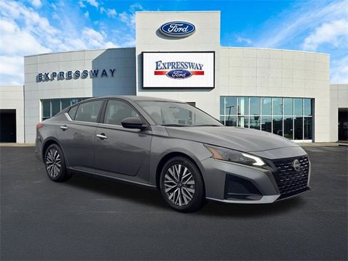 Used 2024 Nissan Altima 2.5 SV image 4