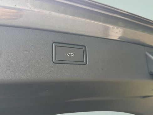 New 2026 Volkswagen Tiguan SE FWD image 25