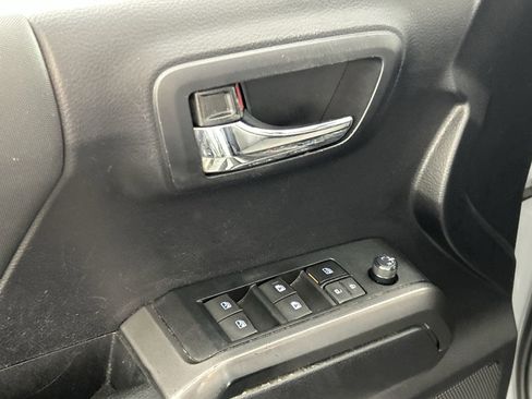 Used 2021 Toyota Tacoma TRD Sport w/ Technology Package RWD image 18