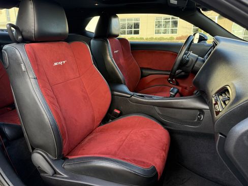 Used 2016 Dodge Challenger SRT Hellcat image 37