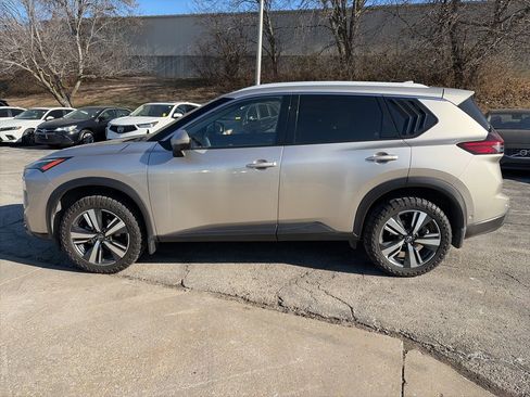 Used 2024 Nissan Rogue SL image 9