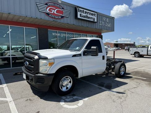 Used 2012 Ford F250 XL w/ XL Value Pkg image 2