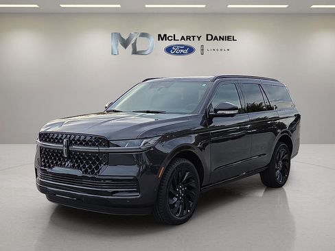 New 2025 Lincoln Navigator Reserve w/ Jet Appearance Package image 2