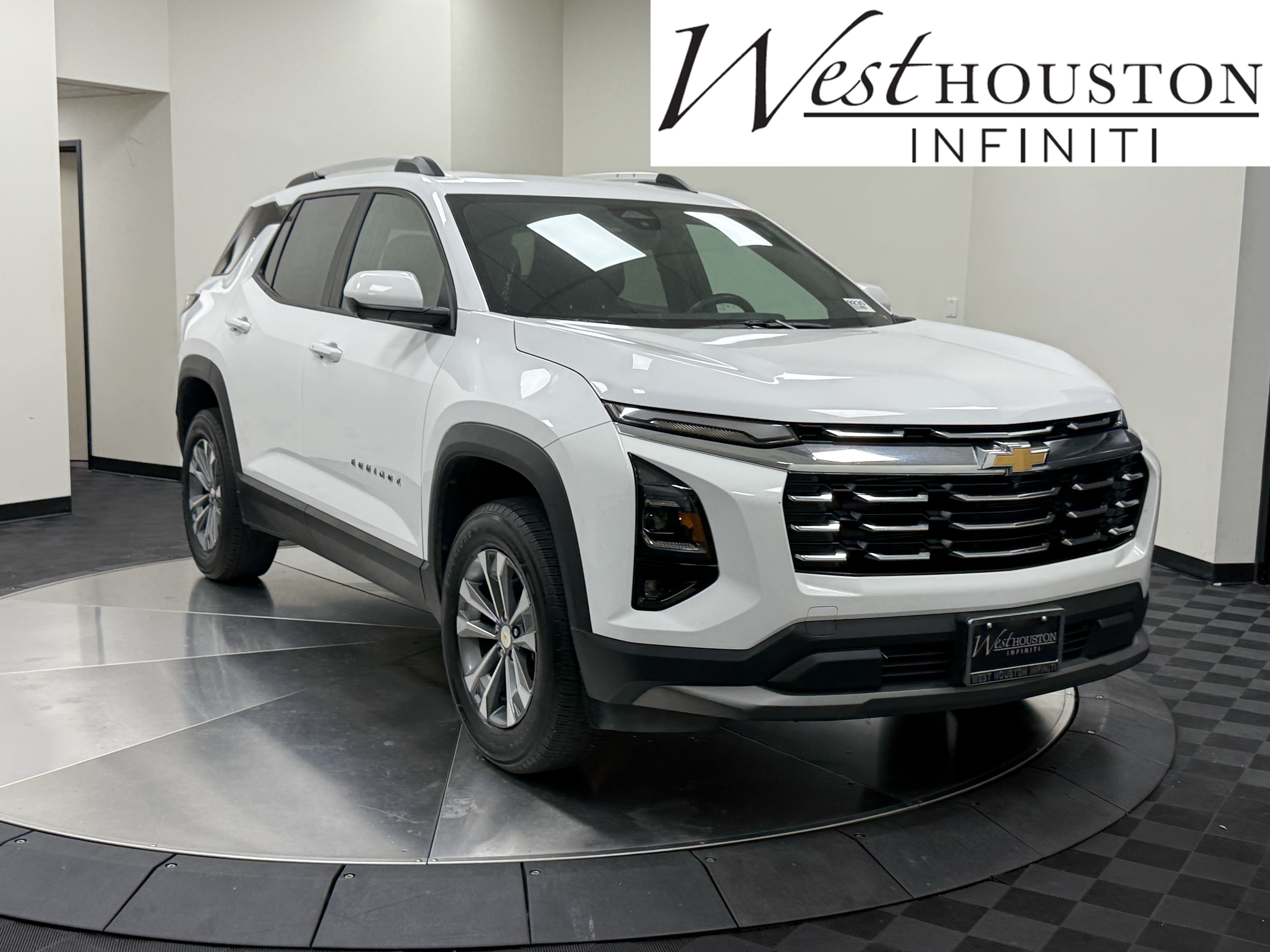 Used 2025 Chevrolet Equinox LT w/ Convenience Package II FWD image 1