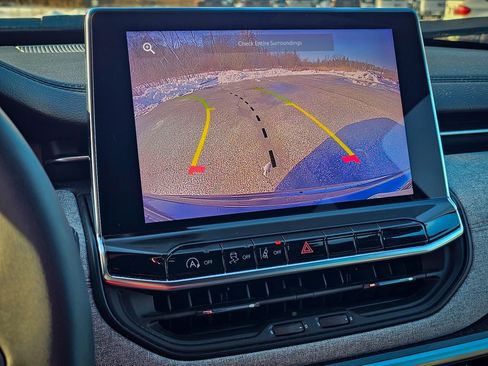 Certified 2024 Jeep Compass Latitude image 23