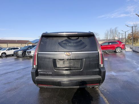 Used 2019 Cadillac Escalade Luxury image 8