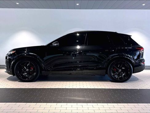 Used 2025 Audi SQ6 e-tron Prestige w/ 21" Black Optic Wheel Package AWD/4WD image 2