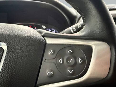 Used 2023 GMC Acadia SLT FWD image 19